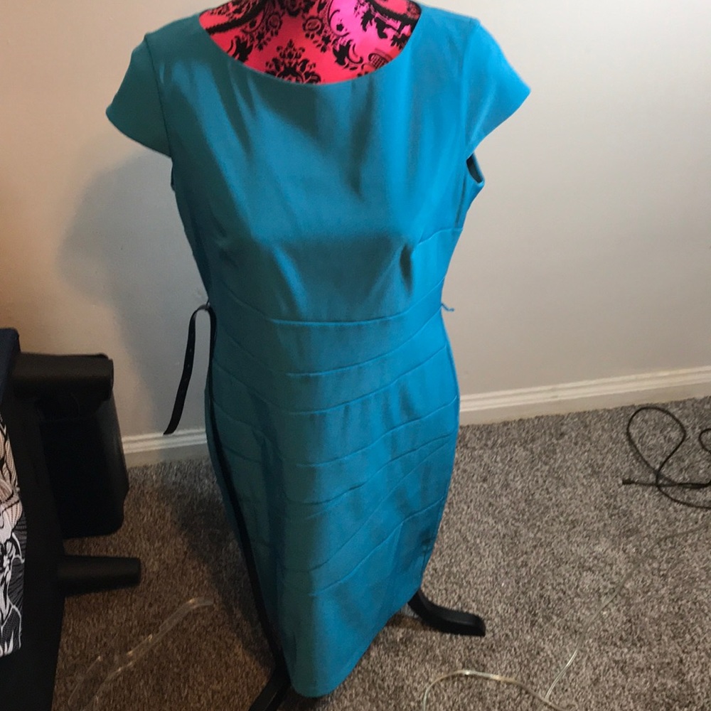 B works dress  with belt
